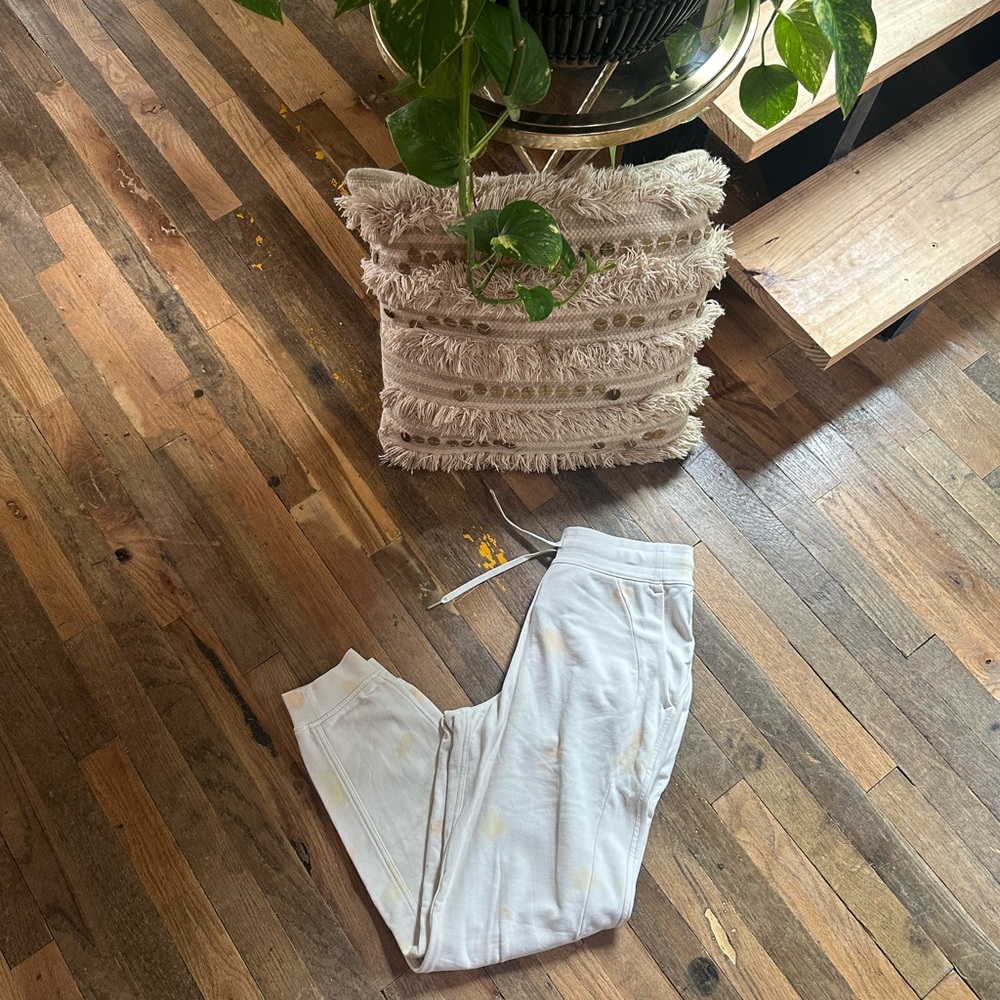 Lululemon Scuba Joggers *French Terry - 8 - Cream/Peach Satin